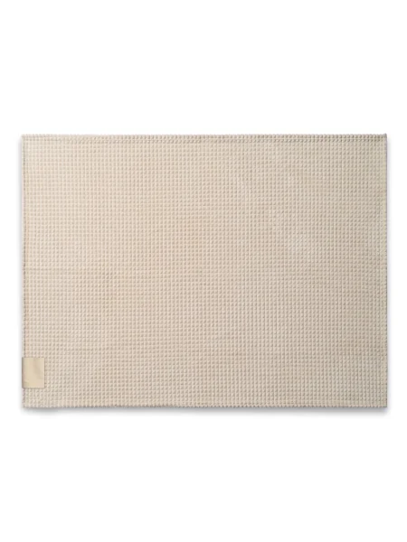 celine-coperta-in-poliestere-riciclato-100-rpet-con-dettaglio-cucito-per-la-personalizzazione-beige-2.webp