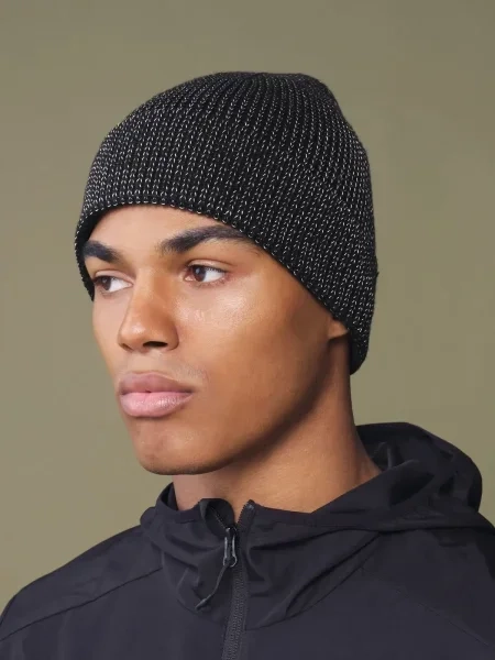 2_streetlite-reflective-beanie.webp
