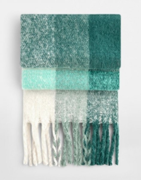 5_fluffy-check-scarf-green-check.jpg