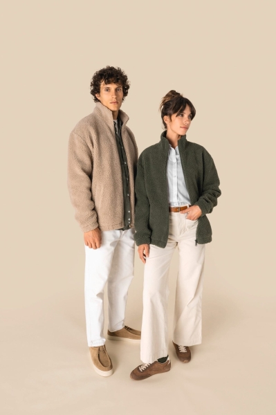 3_felpa-unisex-in-sherpa-con-zip-e-spalle-spioventi.jpg