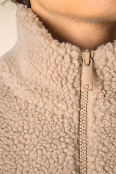 9_felpa-unisex-1-4-zip-in-sherpa-con-spalle-spioventi.jpg