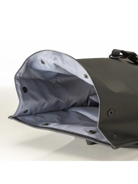 zaino-porta-pc-roll-top-personalizzabile-demi-design-milano-brera-recycled-02-nero-55.webp