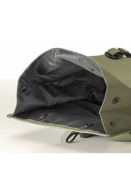 zaino-porta-pc-roll-top-personalizzabile-demi-design-milano-brera-recycled-04-verde-47.webp