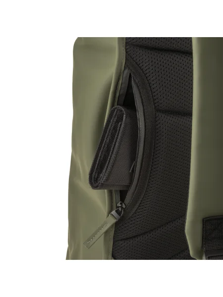 zaino-porta-pc-roll-top-personalizzabile-demi-design-milano-brera-recycled-04-verde-7.webp