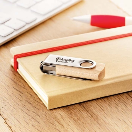 4_chiavetta-usb-con-custodia-in-legno-3-0.jpg