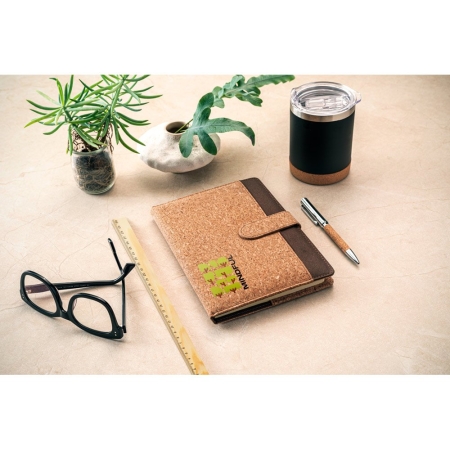 8_cartellina-a5-sughero-rpet-con-blocco-note-personalizzabile.jpg