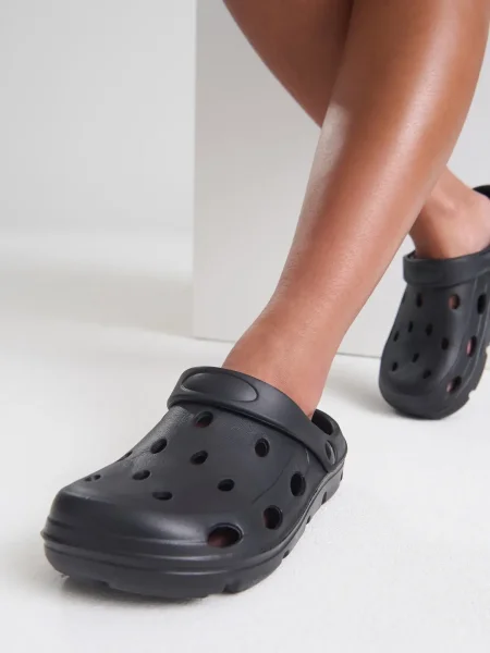 awdis-aero-clogs-4.webp