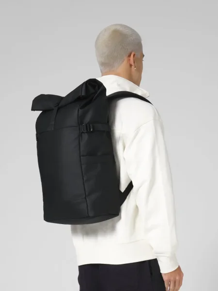 everyday-carry-25-litre-roll-top-backpack-3.webp