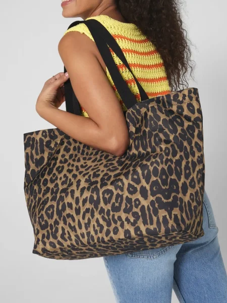 Tote bag in poliestere personalizzabile BagBase Leopard Print Carryall 25 L