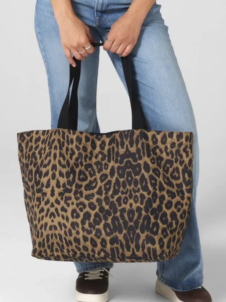 leopard-print-carryall-tote-bag-2.webp