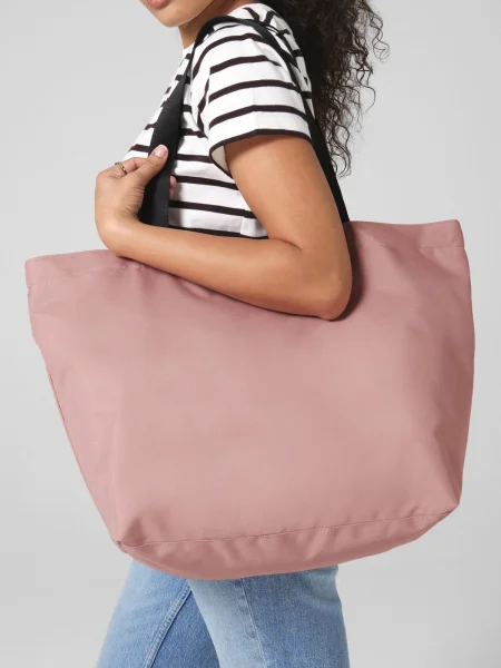 borsa-in-poliestere-riciclato-personalizzabile-bagbase-original-carryall-tote-bag-25.webp