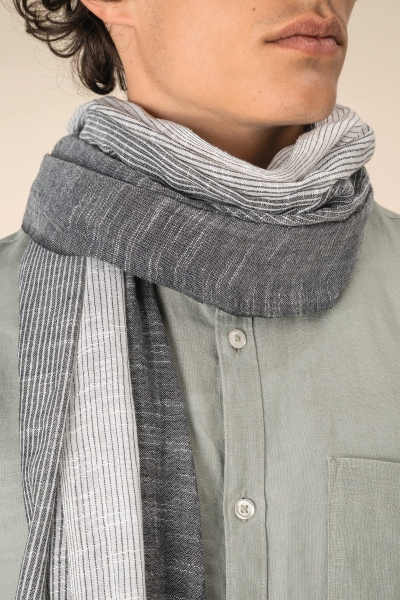 3_sciarpa-unisex-a-righe-70-g-m2-personalizzabile-spasso-urban-grey-stripes.jpg