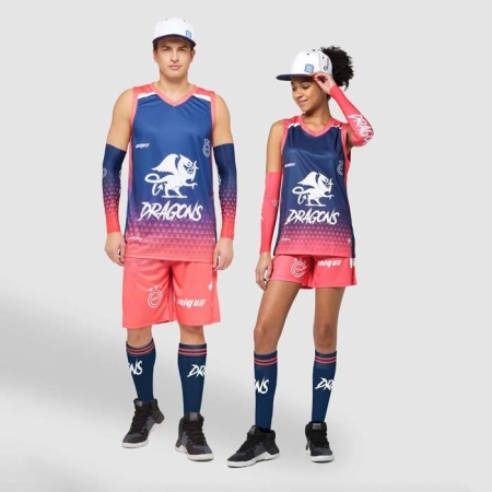 Completo da basket personalizzabile con scollo a V 145 gsm