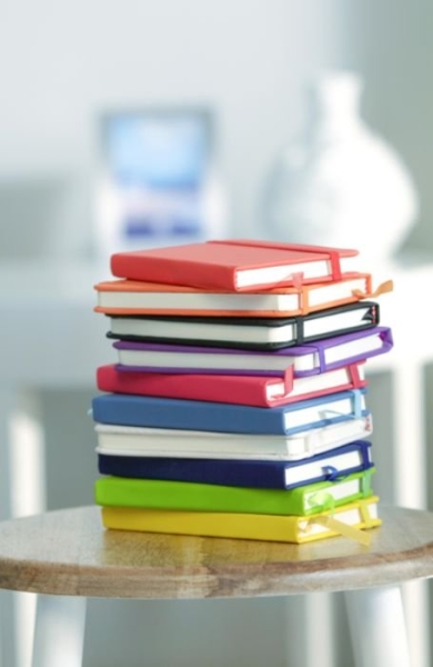 16_taccuino-a6-in-riciclato-pu-colorato-con-elastico-e-segnalibro.jpg