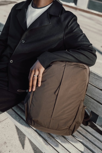 Zaino KENTO Urban in nylon riciclato  22L con scomparto per laptop 15,6