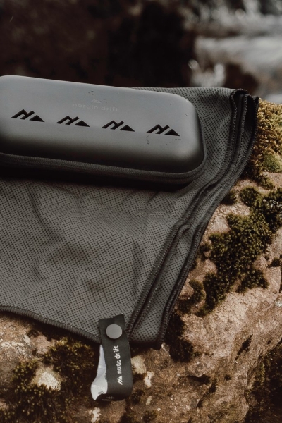 Telo active Nordic Drift Aero GRS 70x140 cm con moschettone