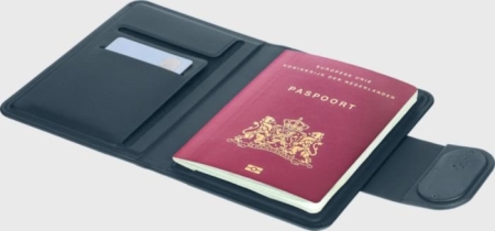 4_portapassaporto-con-localizzatore-mavi.jpg