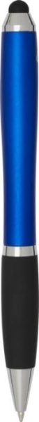 3_penna-a-sfera-con-pennino-plastica-riciclata-rcs-con-fusto-colorato-e-impugnatura-di-colore-nero-inchiostro-blu-nash.jpg