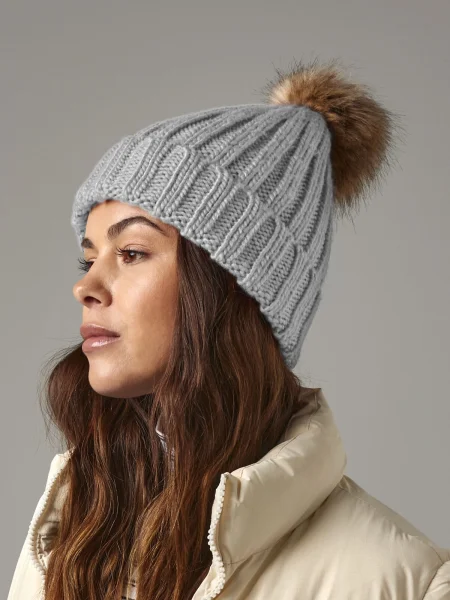 cappellino-invernale-con-pon-pon-personalizzato-beechfield-faux-fur-pop-pom-chunky-12.webp