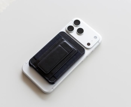 6_brandcharger-porta-carte-wally-stand-pro-riciclato.jpg