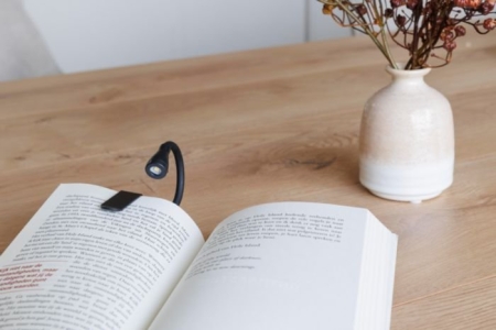 16_luce-da-lettura-led-personaliozzata-con-logo-su-stampasi.jpg