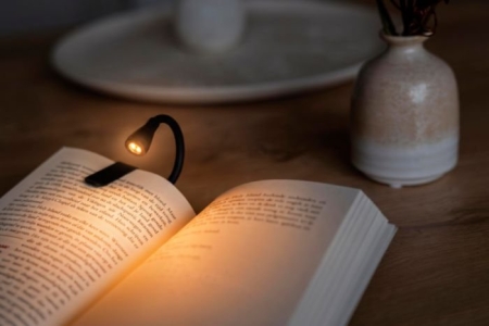 9_luce-da-lettura-led-personaliozzata-con-logo-su-stampasi.jpg