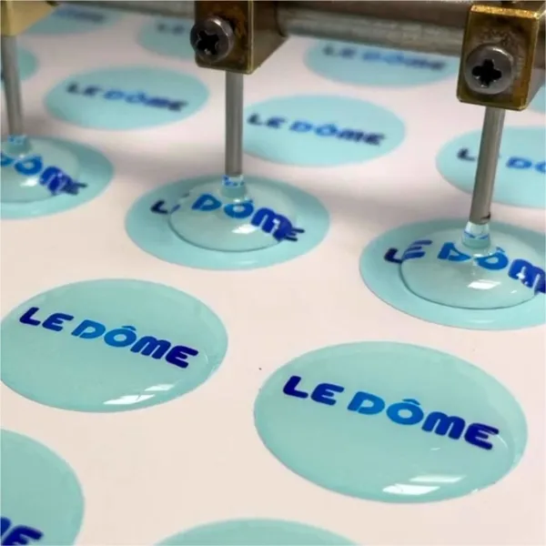 Etichetta resinata o Doming